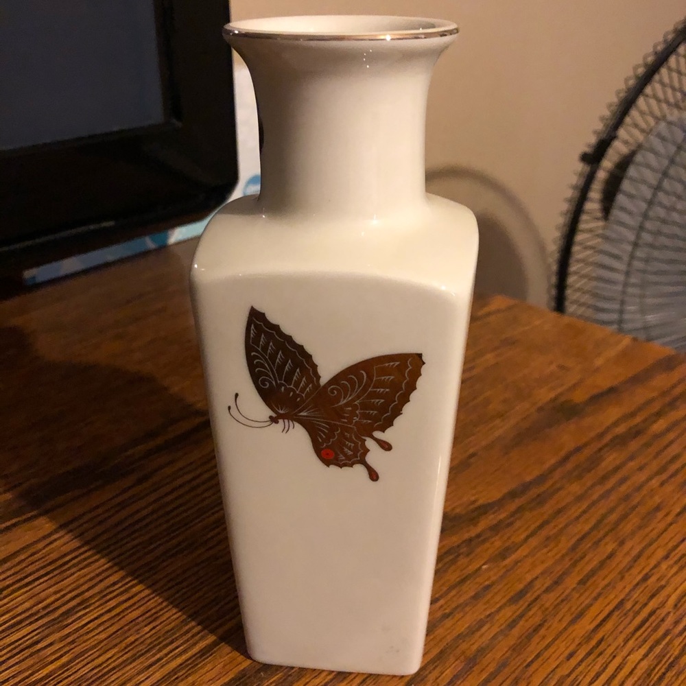 Vase.
